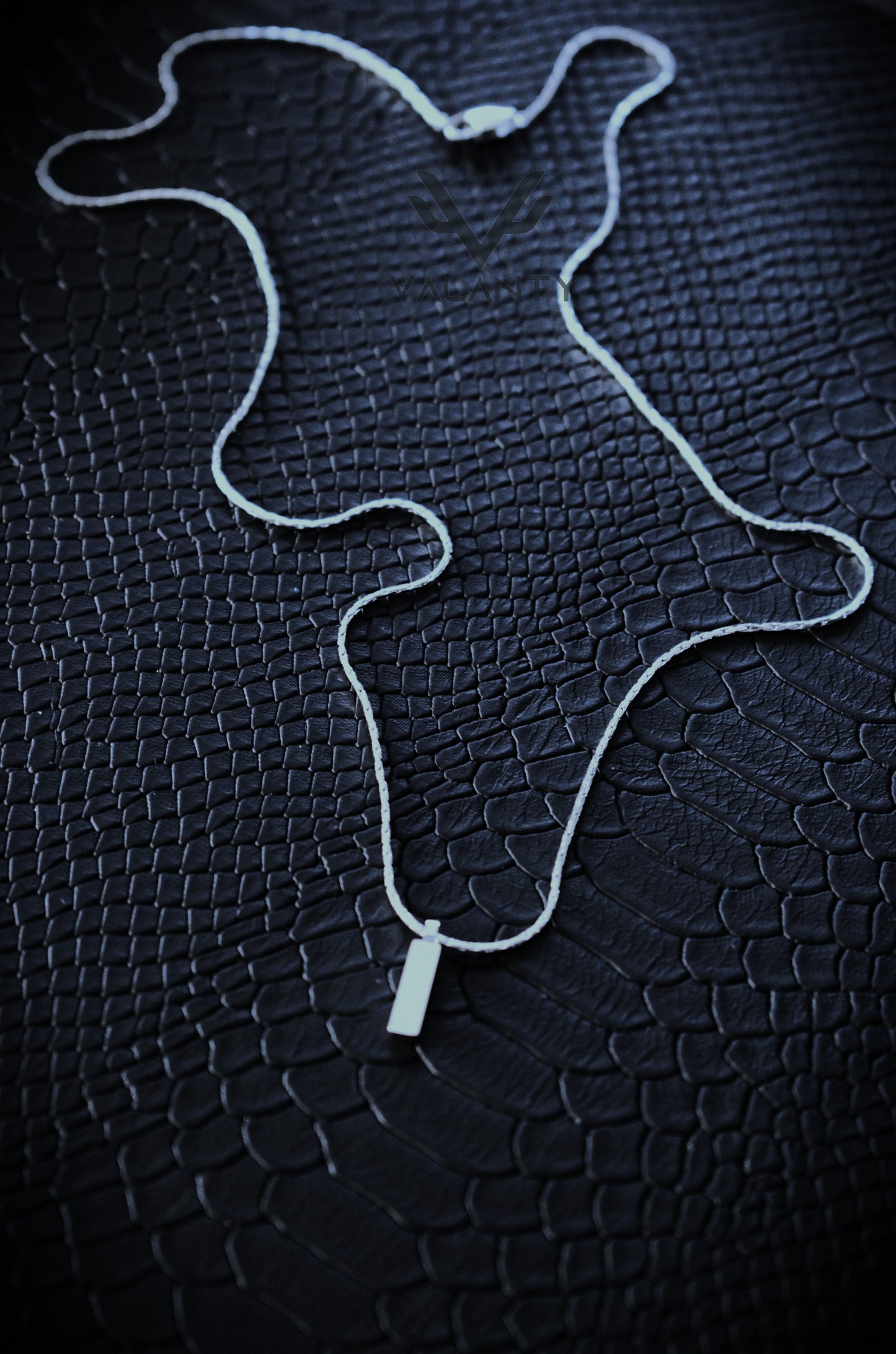 Minimalist Wire Pendant Necklace