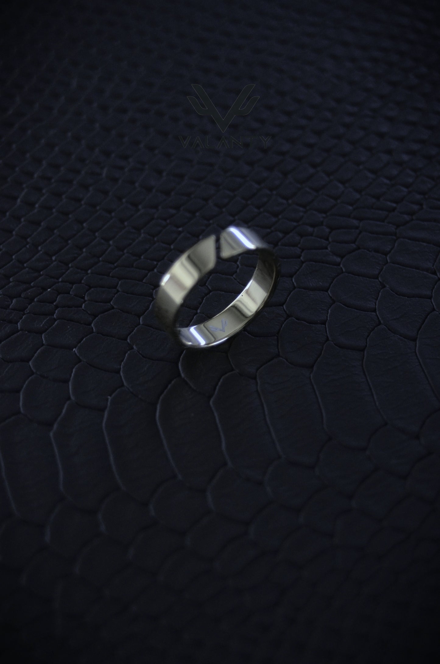 Minimalist Unisize Ring