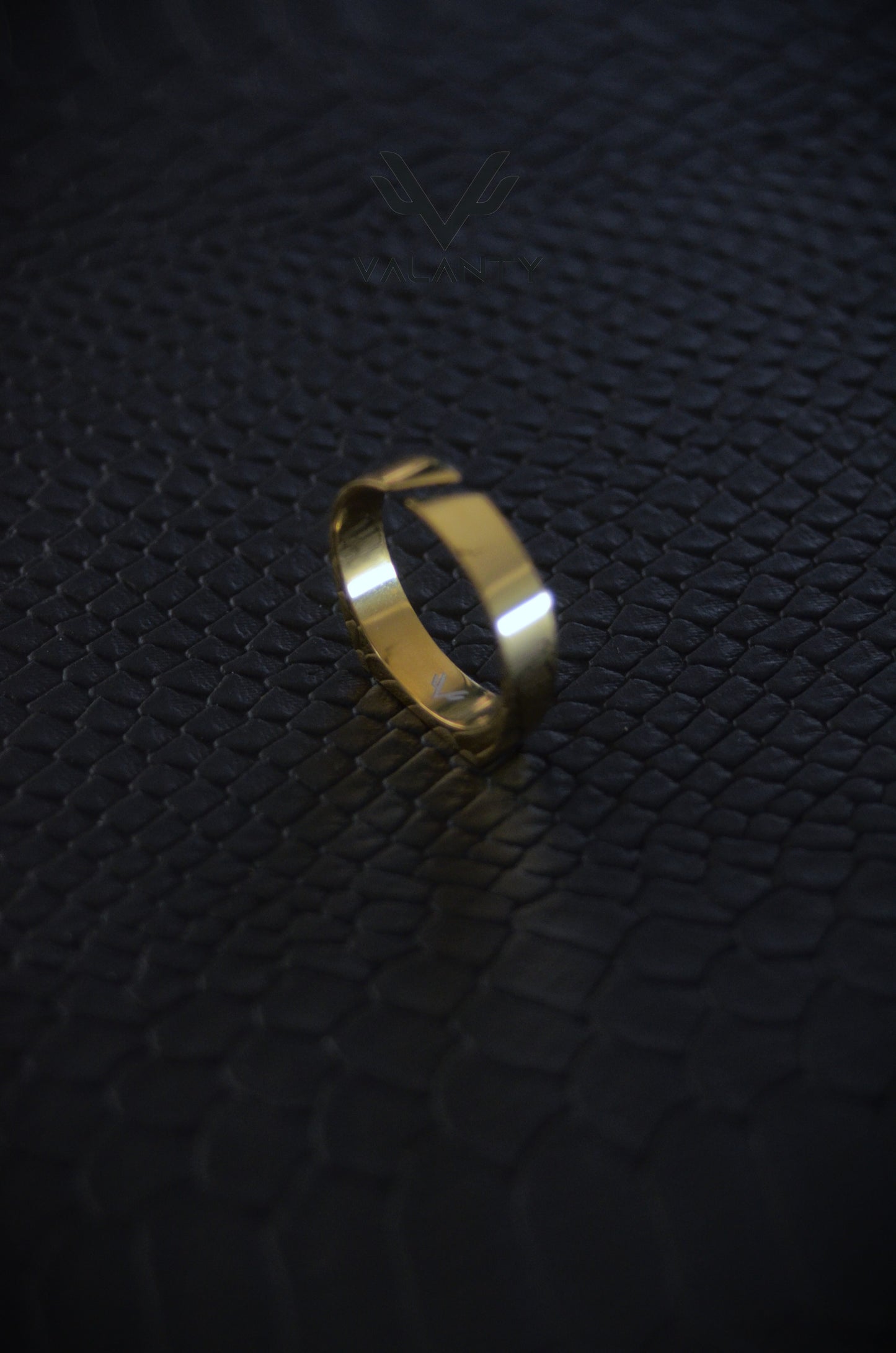Minimalist Unisize Modern Ring