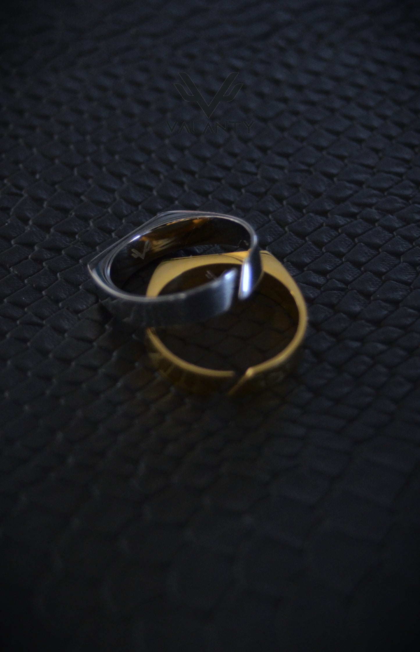 Minimalist Unisize Modern Ring