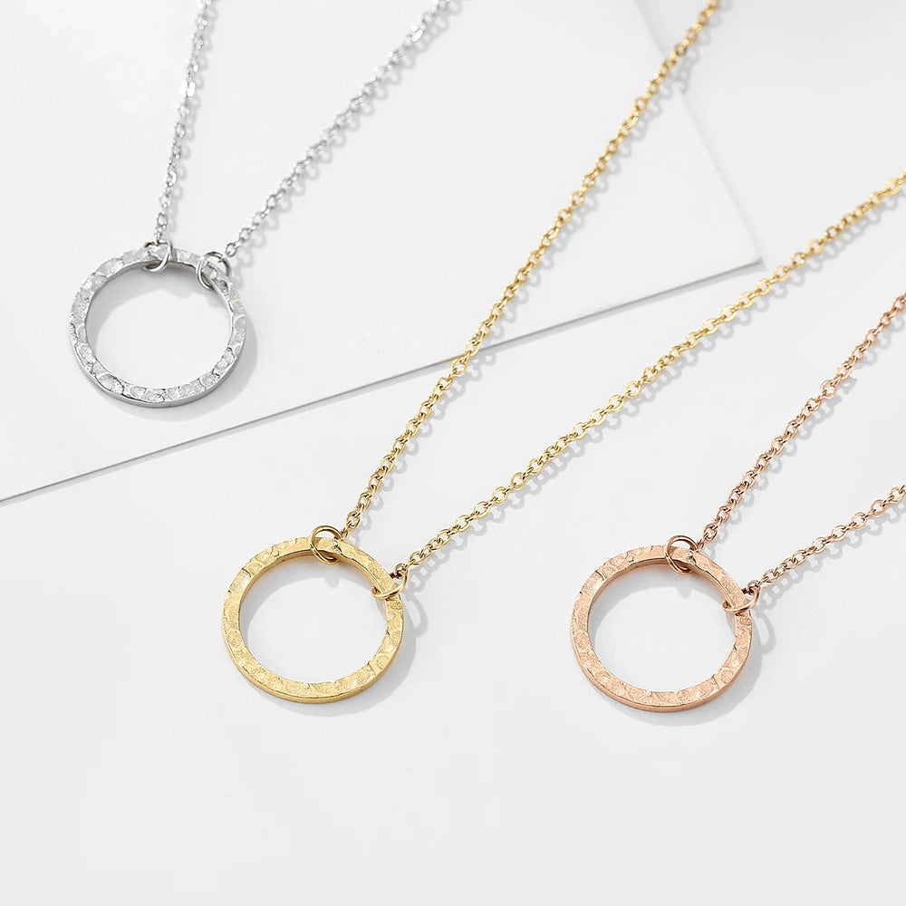 Fine Loop Necklace