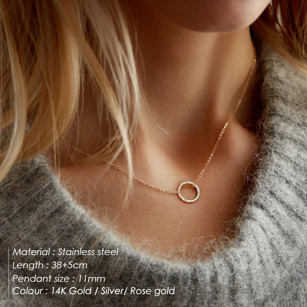 Fine Loop Necklace