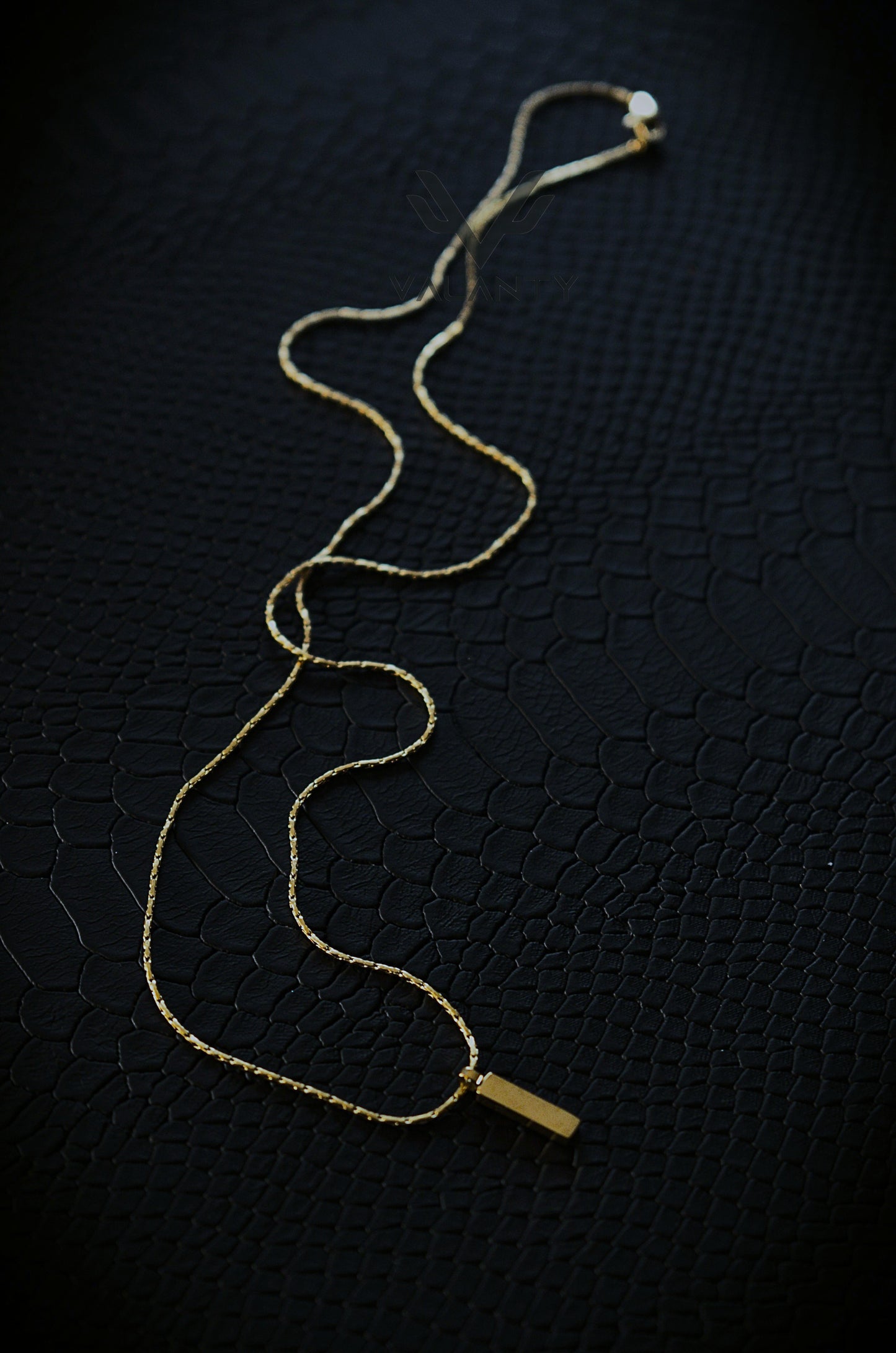 Minimalist Wire Pendant Necklace
