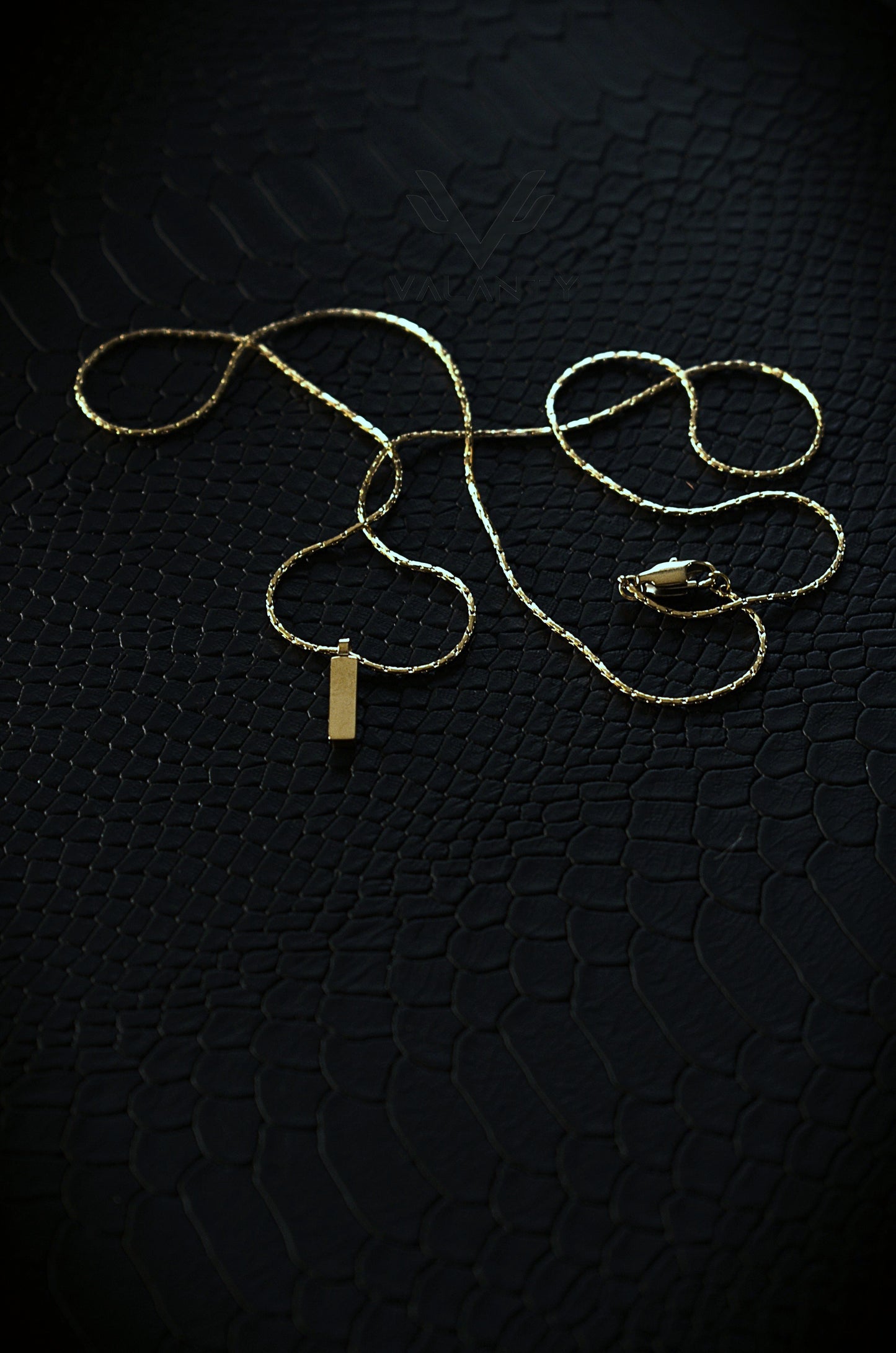 Minimalist Wire Pendant Necklace