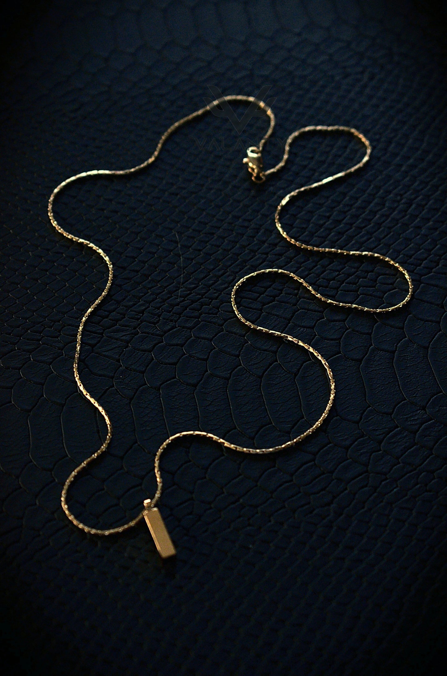 Minimalist Wire Pendant Necklace