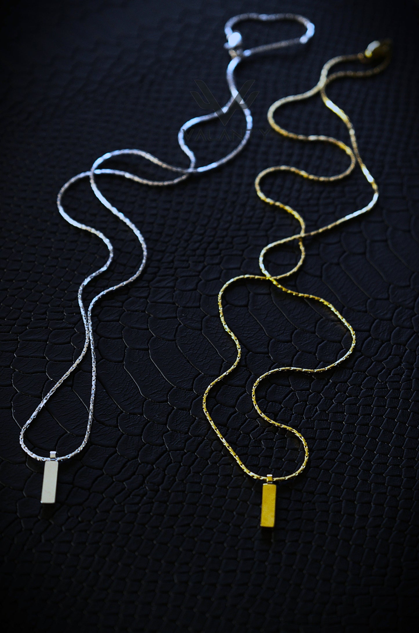 Minimalist Wire Pendant Necklace