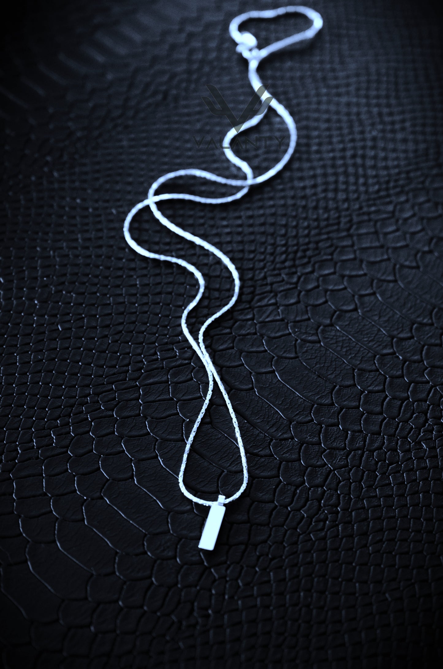 Minimalist Wire Pendant Necklace