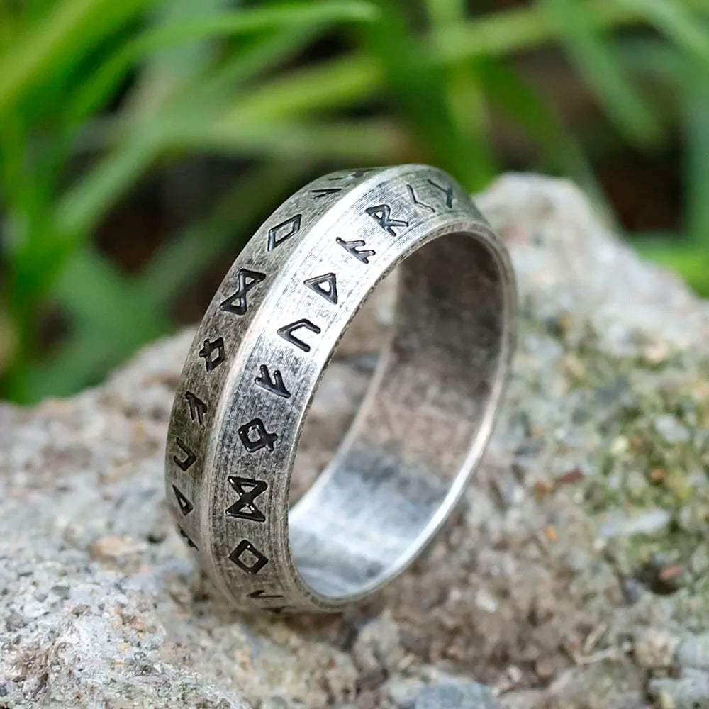 Minimalist Rune Ring – Valanty