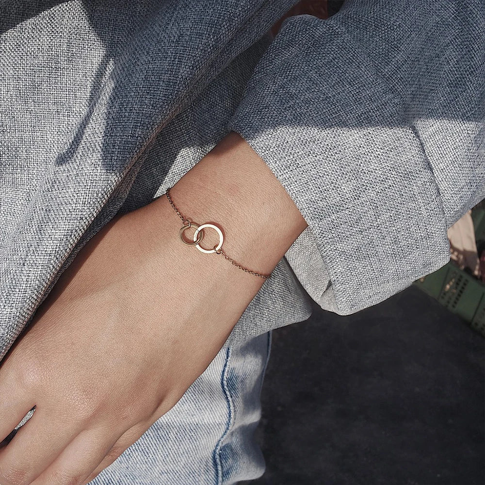 Fine Loop Bracelet